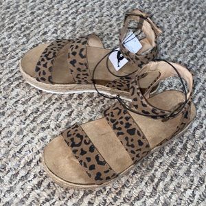 Brand new with tags Universal Thread sandals